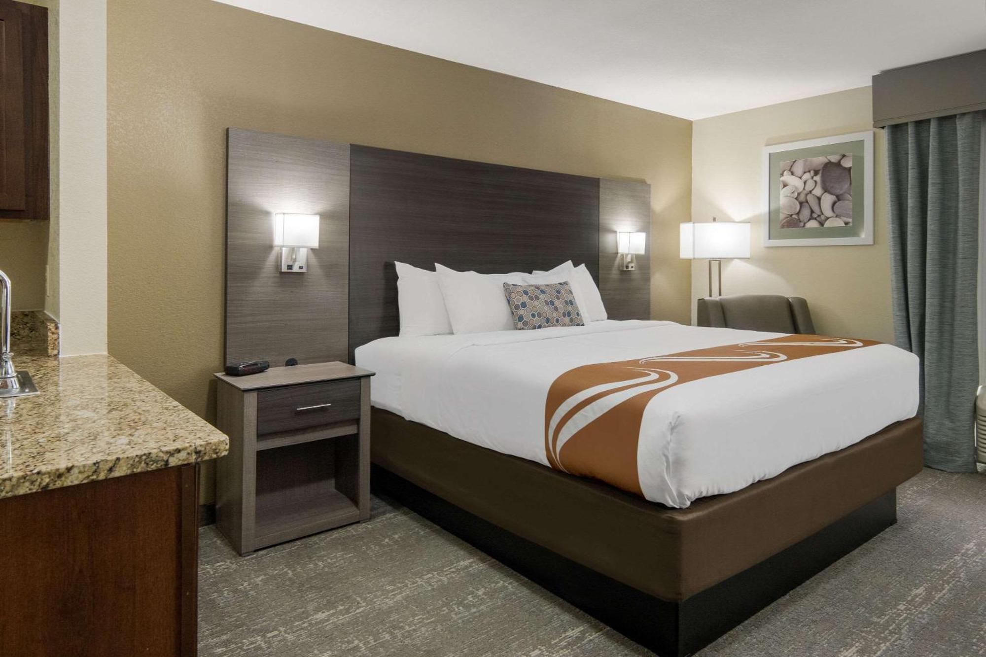 Quality Inn & Suites Roanoke - Fort Worth North Exterior foto