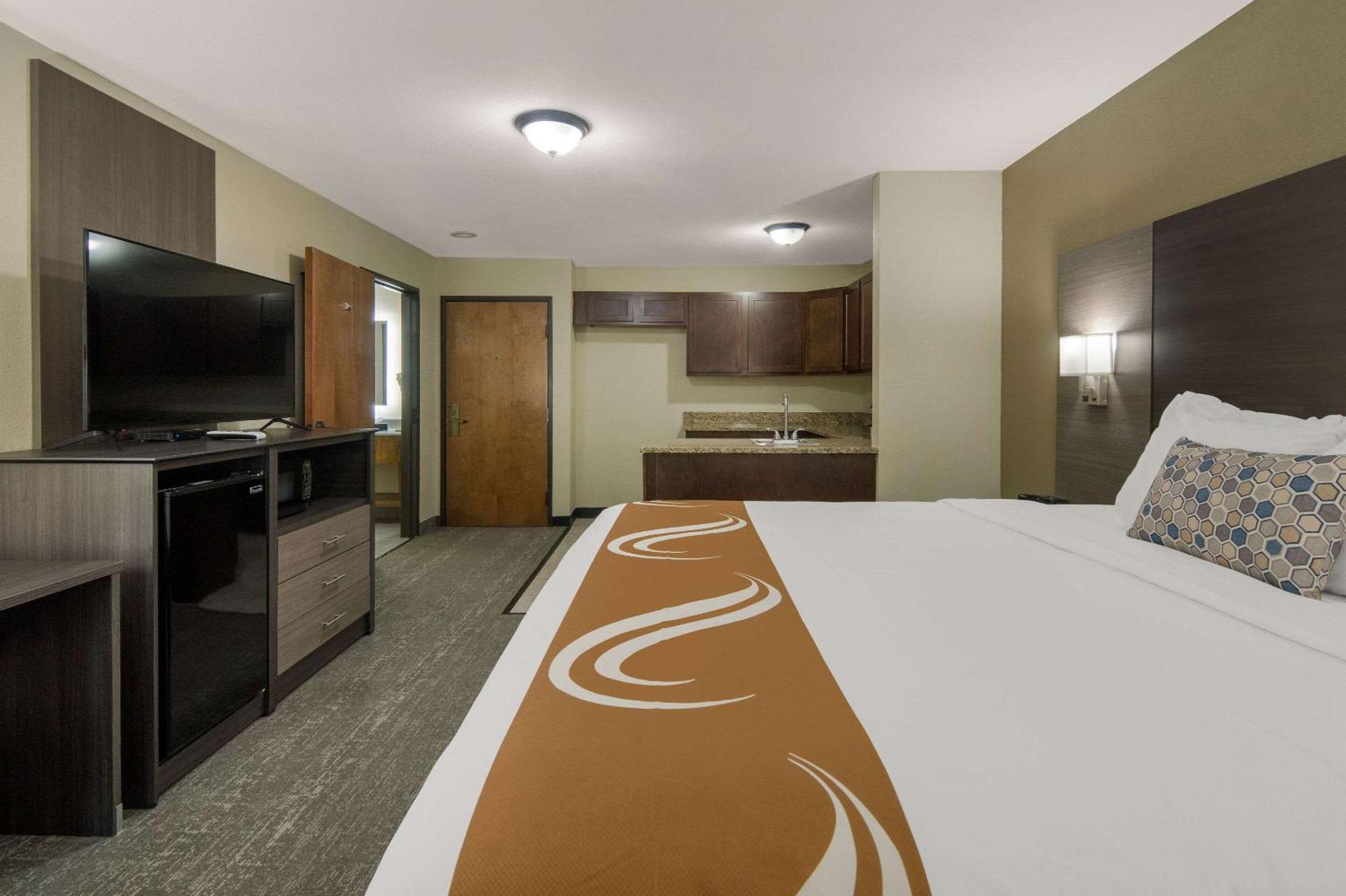 Quality Inn & Suites Roanoke - Fort Worth North Exterior foto