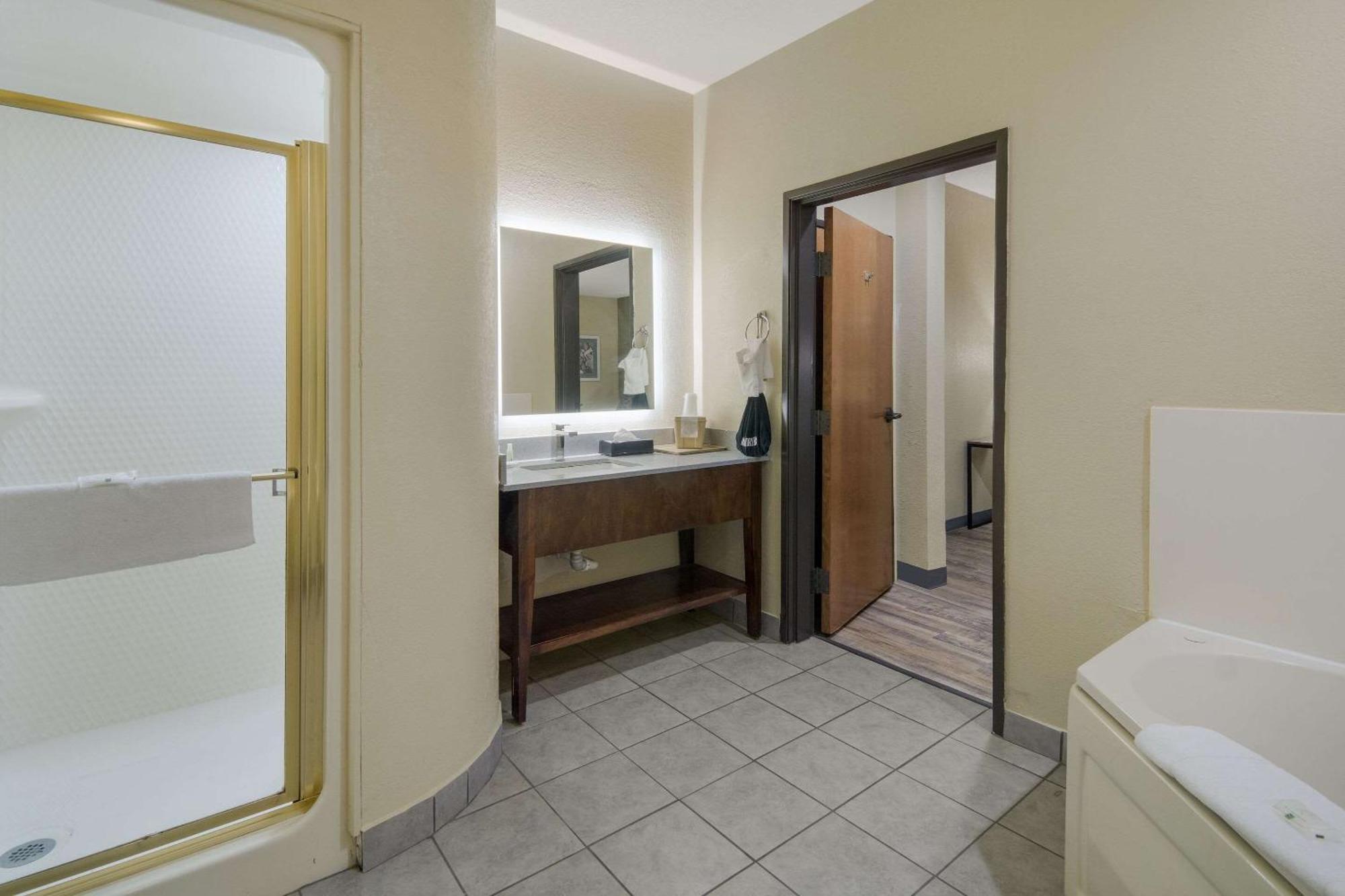 Quality Inn & Suites Roanoke - Fort Worth North Exterior foto