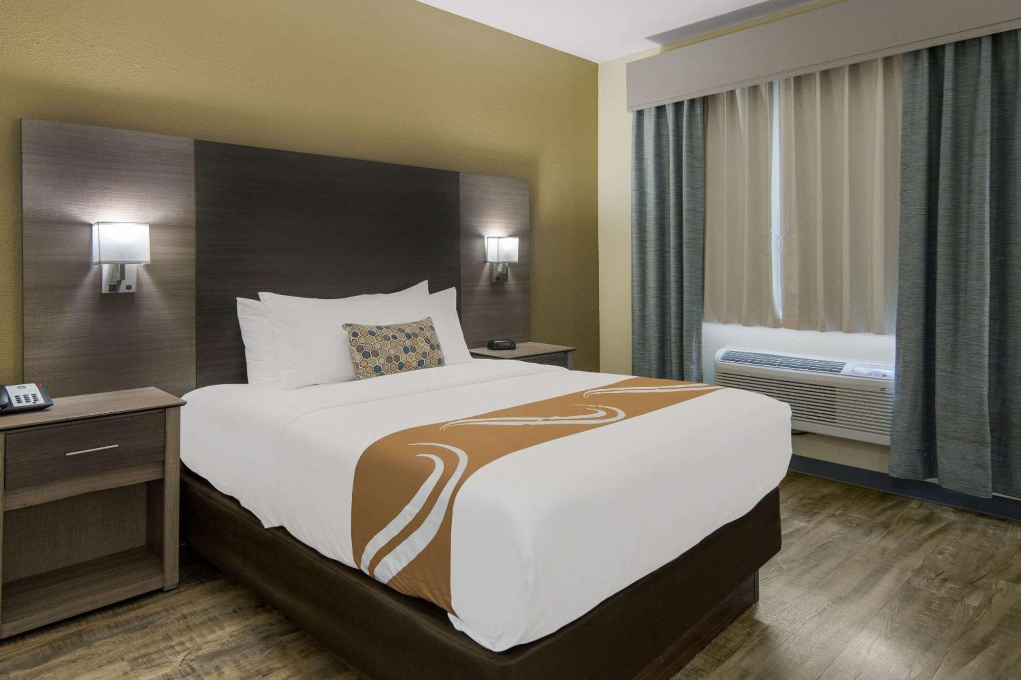 Quality Inn & Suites Roanoke - Fort Worth North Exterior foto
