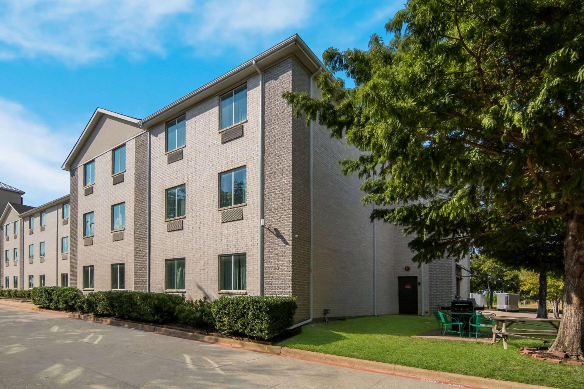 Quality Inn & Suites Roanoke - Fort Worth North Exterior foto